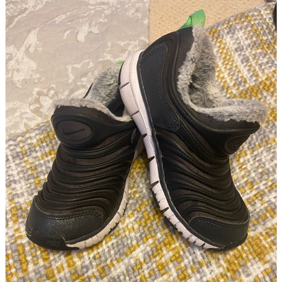 PS Nike Dynamo Free Se Cargo Green Strike Sneakers - Picture 3 of 7